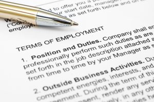 Employment contact contains arbitration clause